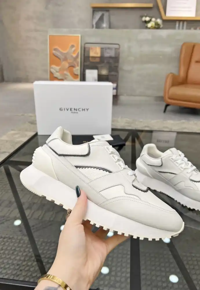 hype Givenchy Sneakers