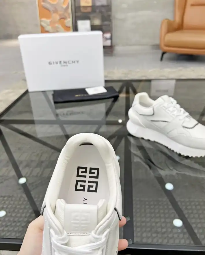 hype Givenchy Sneakers