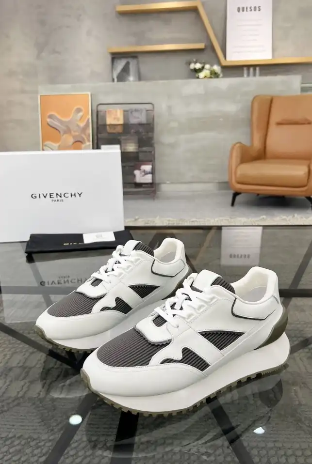 hype Givenchy Sneakers