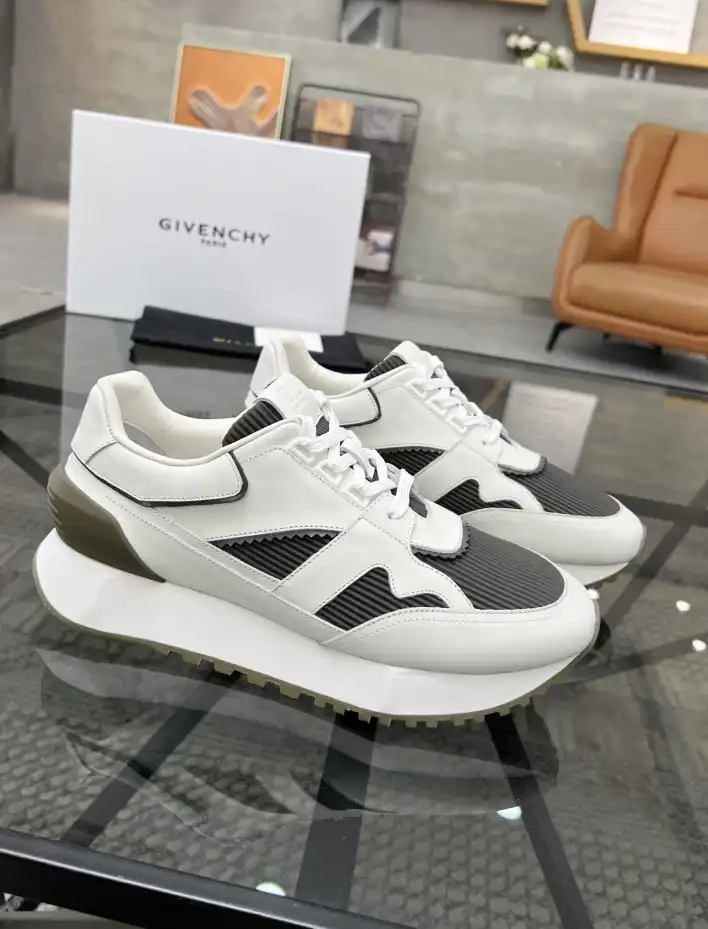 hype Givenchy Sneakers