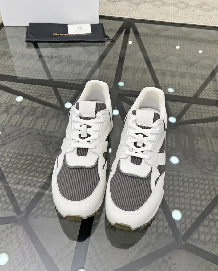 hype Givenchy Sneakers