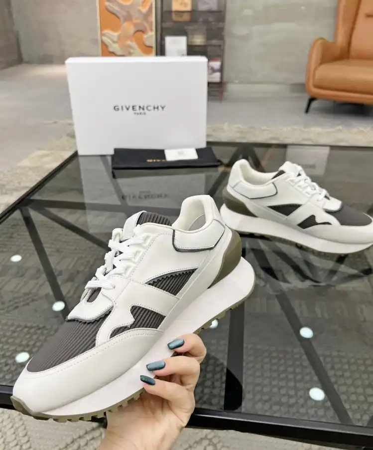 hype Givenchy Sneakers