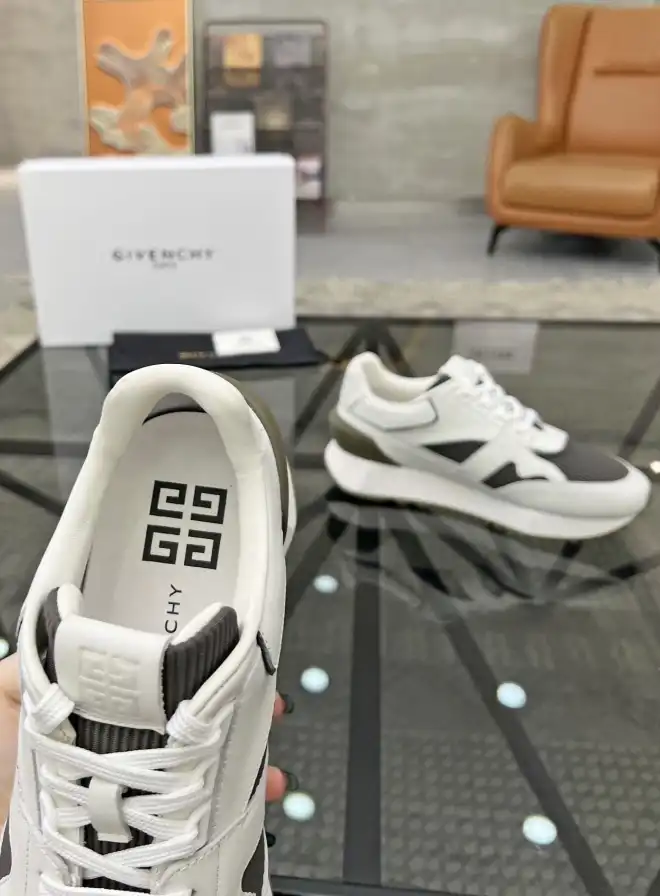 hype Givenchy Sneakers