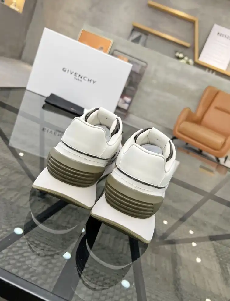 hype Givenchy Sneakers