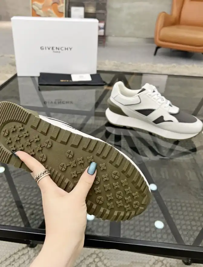 hype Givenchy Sneakers