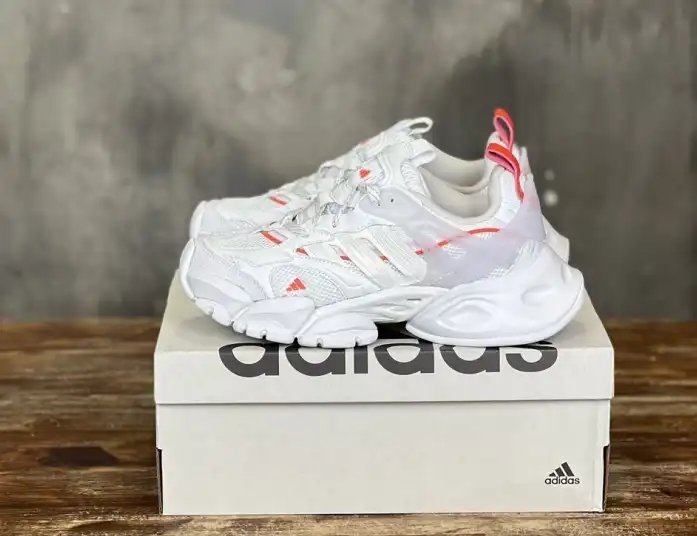 hype Adidas Sneakers