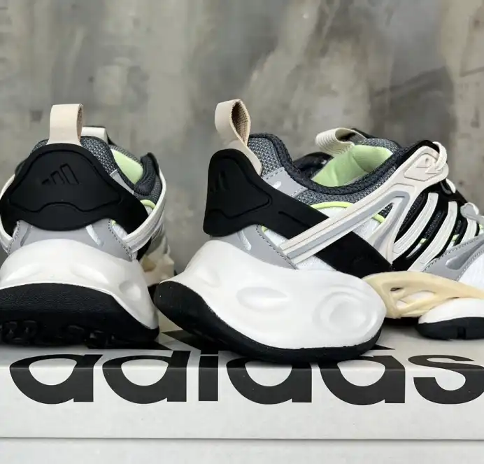 hype Adidas Sneakers