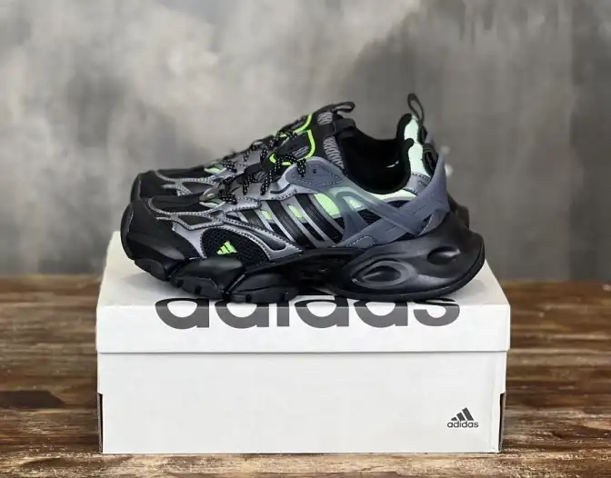 hype Adidas Sneakers