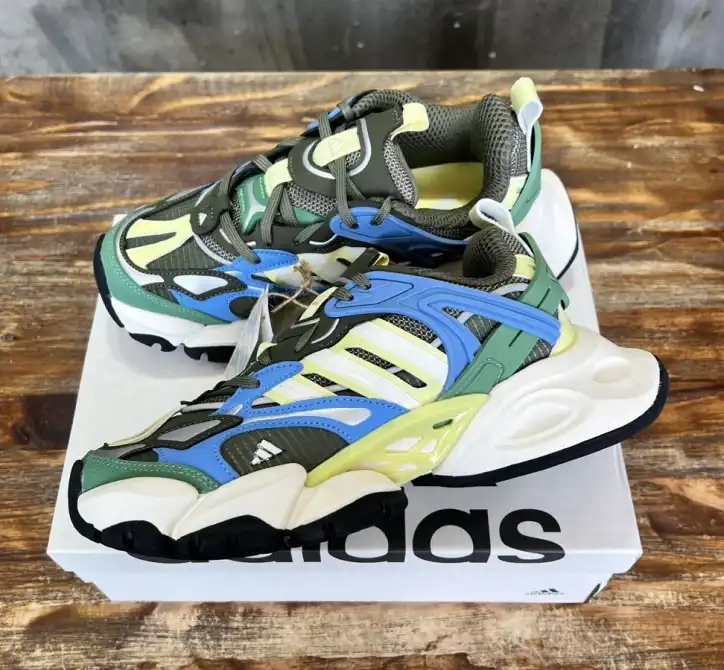 hype Adidas Sneakers