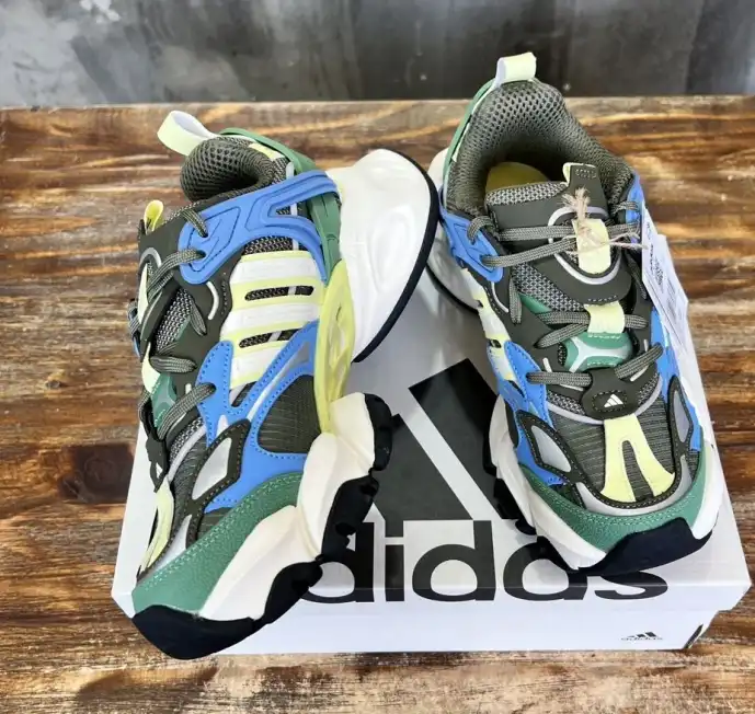 hype Adidas Sneakers