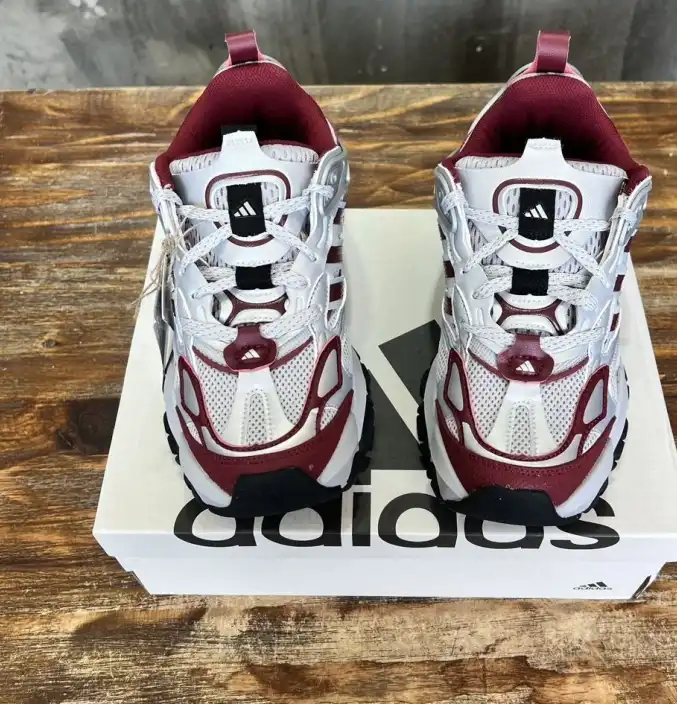 hype Adidas Sneakers