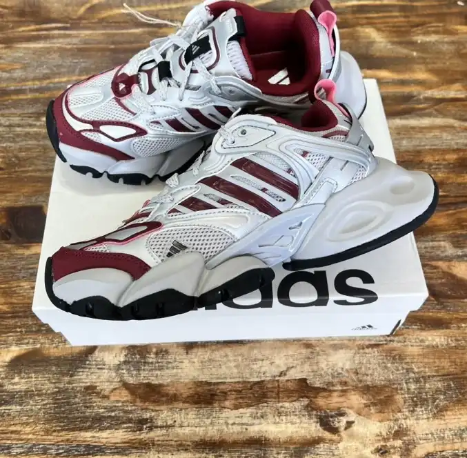 hype Adidas Sneakers