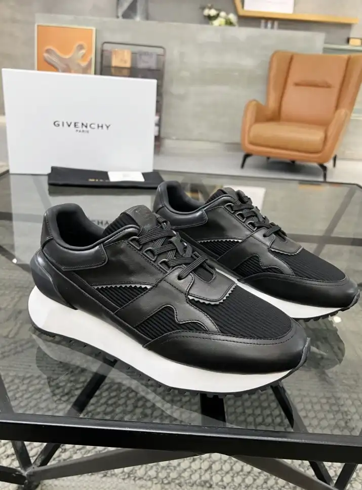 hype Givenchy Sneakers