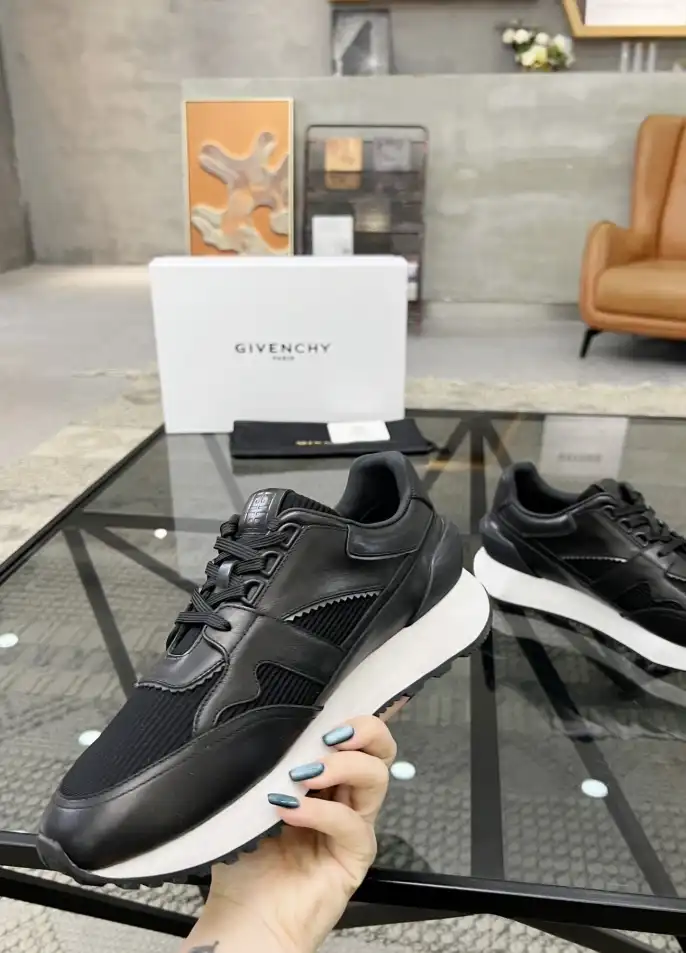 hype Givenchy Sneakers