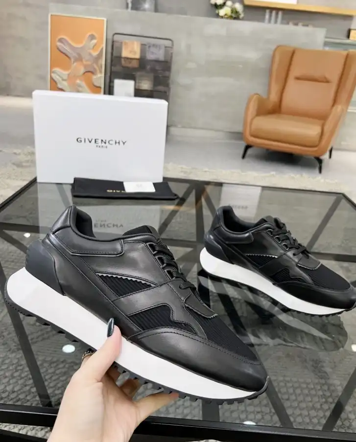 hype Givenchy Sneakers