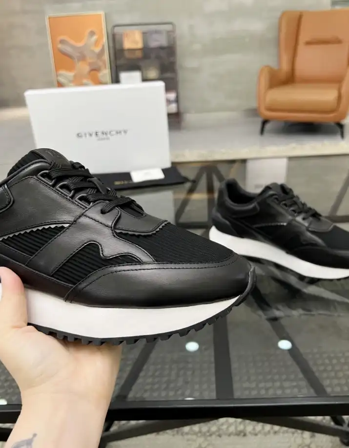 hype Givenchy Sneakers