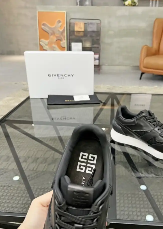 hype Givenchy Sneakers