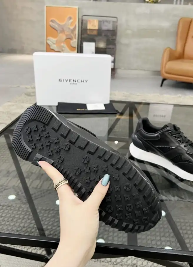 hype Givenchy Sneakers