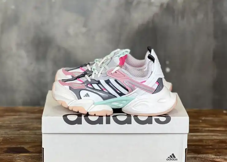 hype Adidas Sneakers