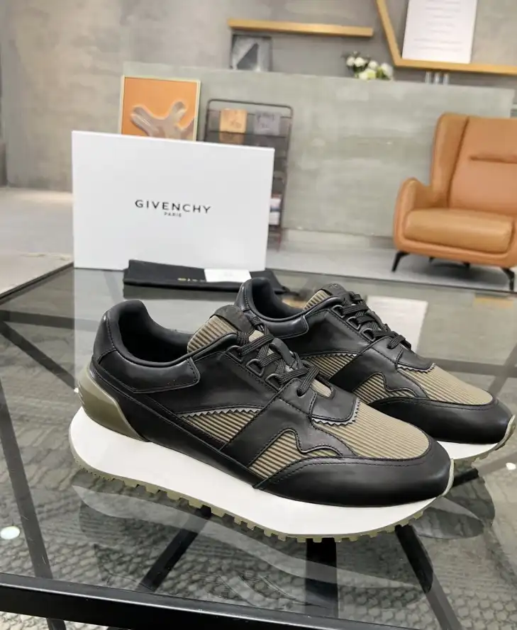 hype Givenchy Sneakers