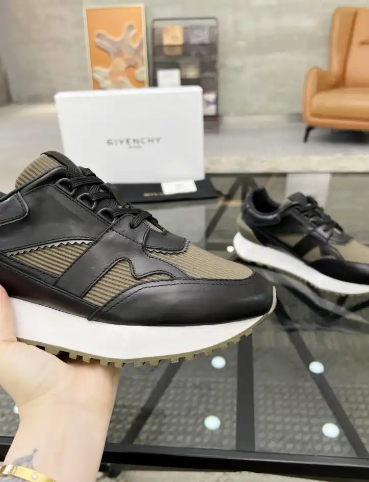 hype Givenchy Sneakers