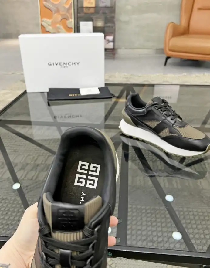 hype Givenchy Sneakers