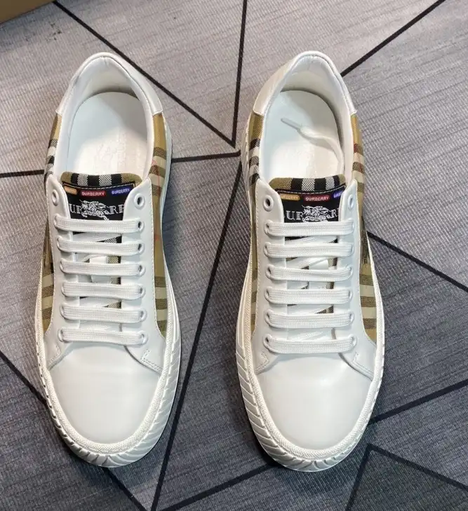 hype Burberry Sneakers