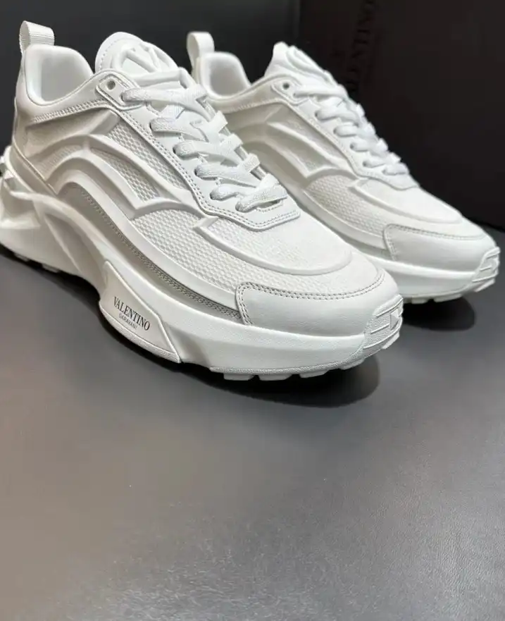 hype Valentino Sneakers