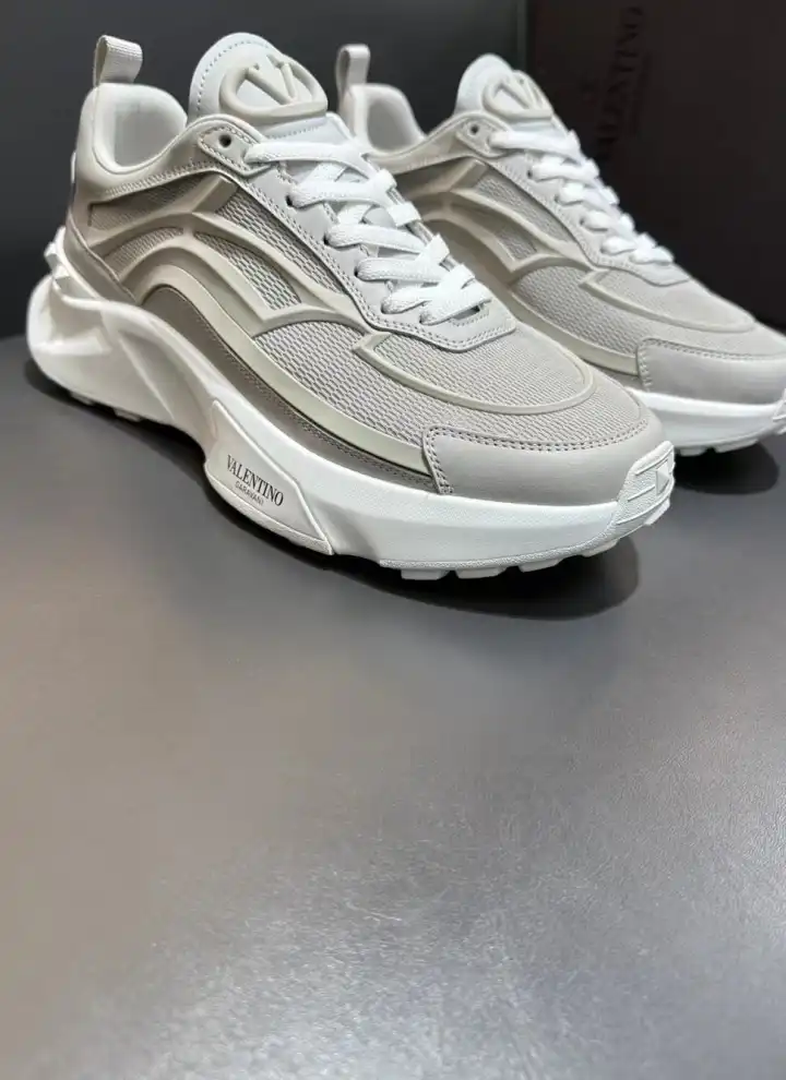 hype Valentino Sneakers