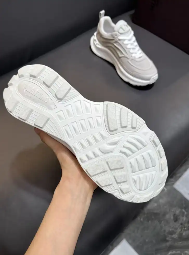 hype Valentino Sneakers