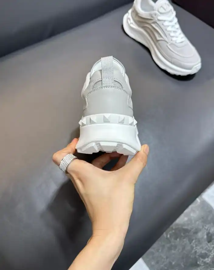 hype Valentino Sneakers