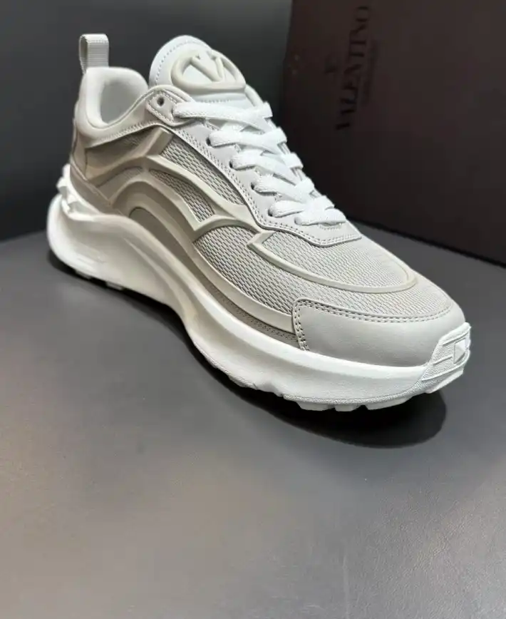 hype Valentino Sneakers