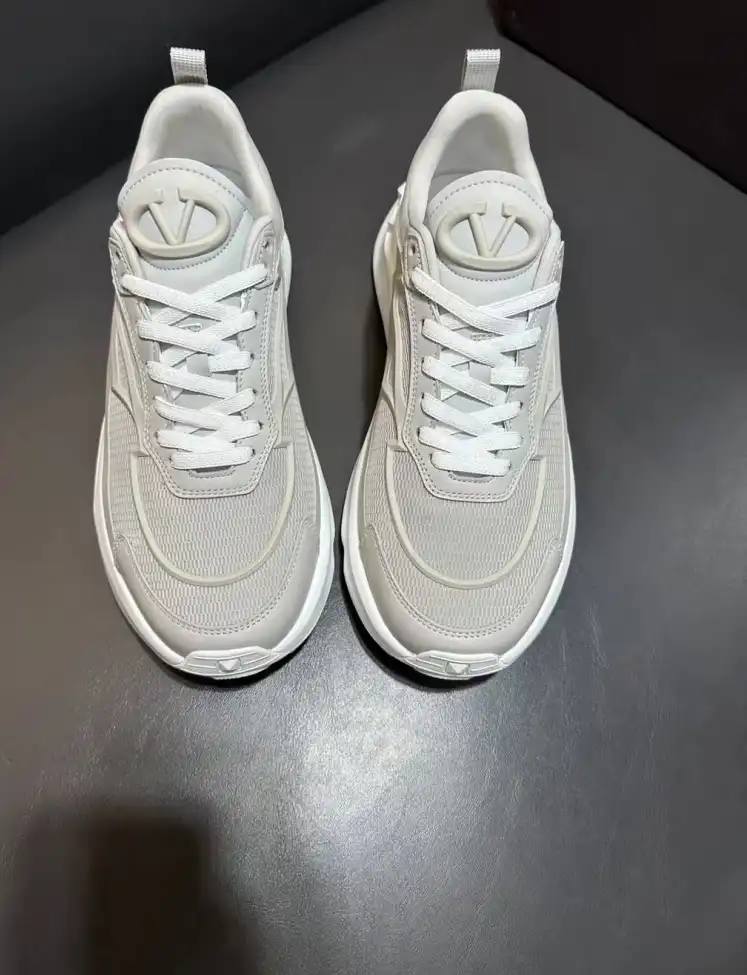 hype Valentino Sneakers