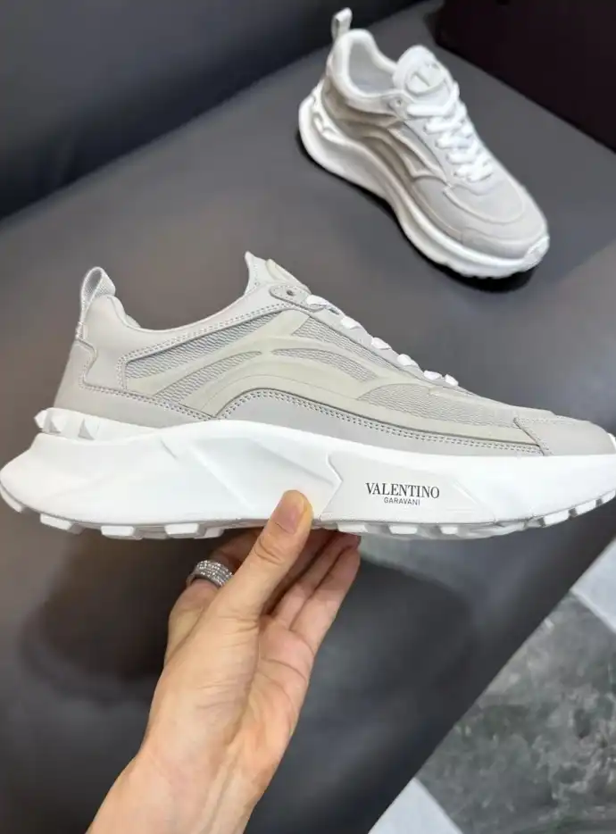 hype Valentino Sneakers