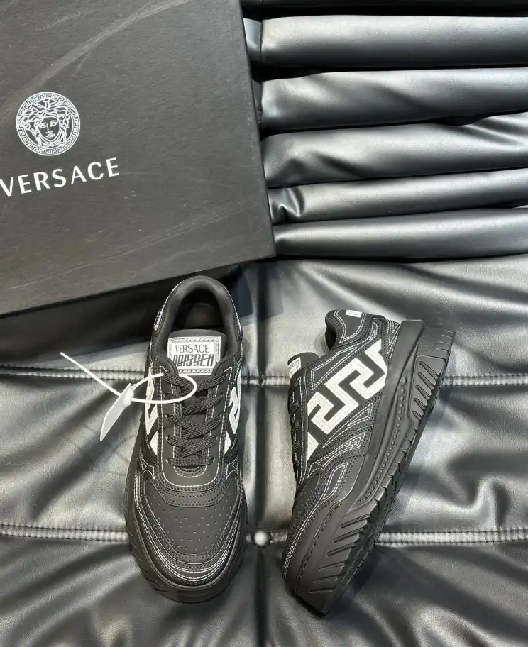 hype Givenchy Sneakers