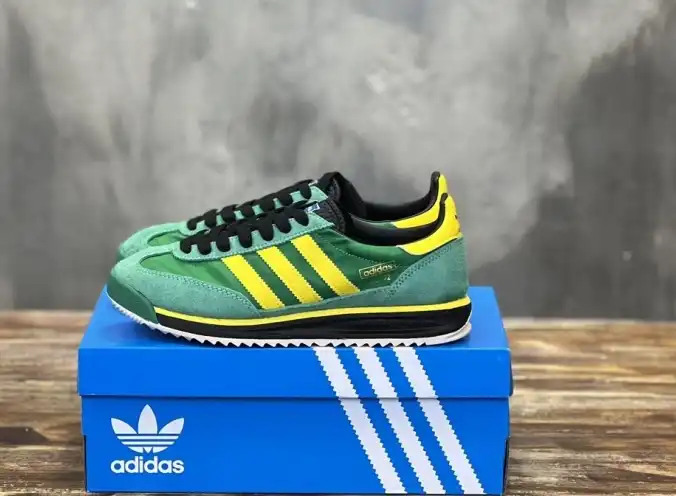 hype Adidas Sneakers