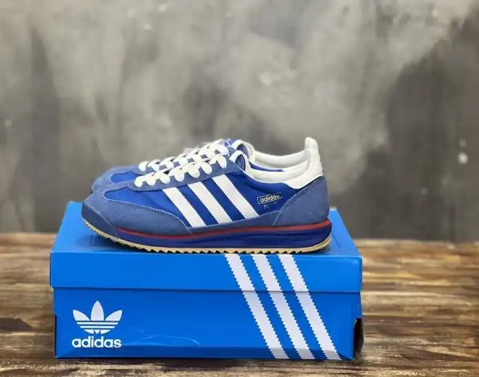 hype Adidas Sneakers