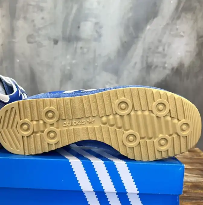 hype Adidas Sneakers