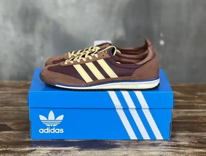 hype Adidas Sneakers