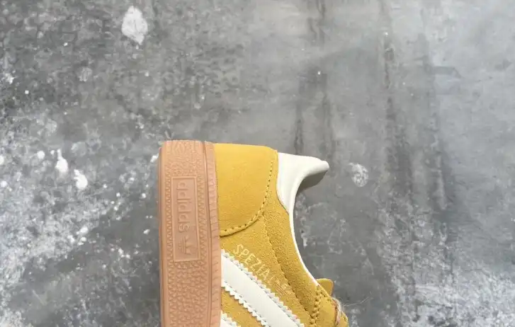 hype Adidas Sneakers