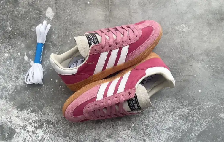 hype Adidas Sneakers