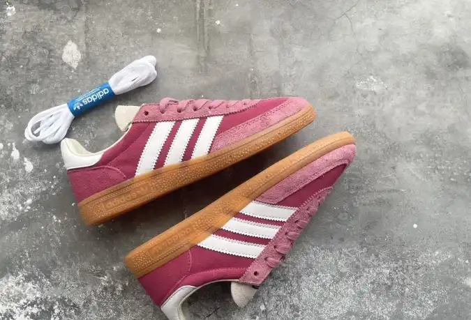 hype Adidas Sneakers