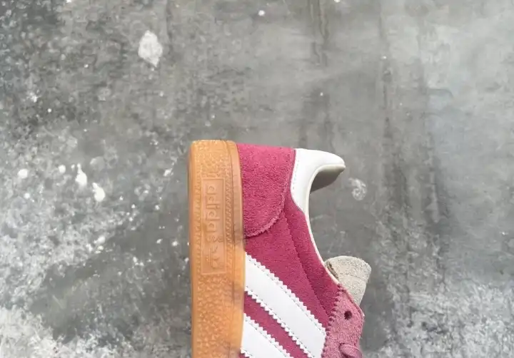 hype Adidas Sneakers