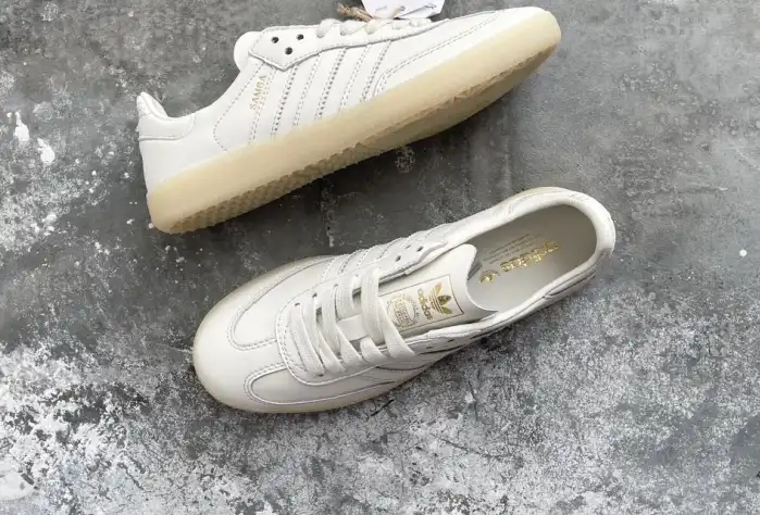 hype Adidas Sneakers