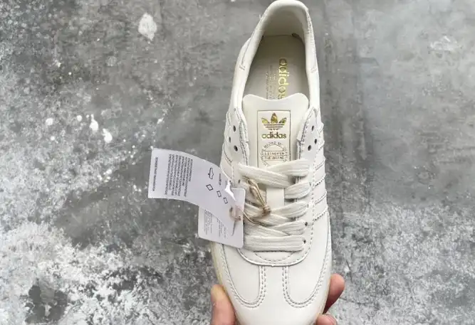 hype Adidas Sneakers