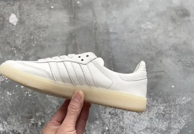 hype Adidas Sneakers