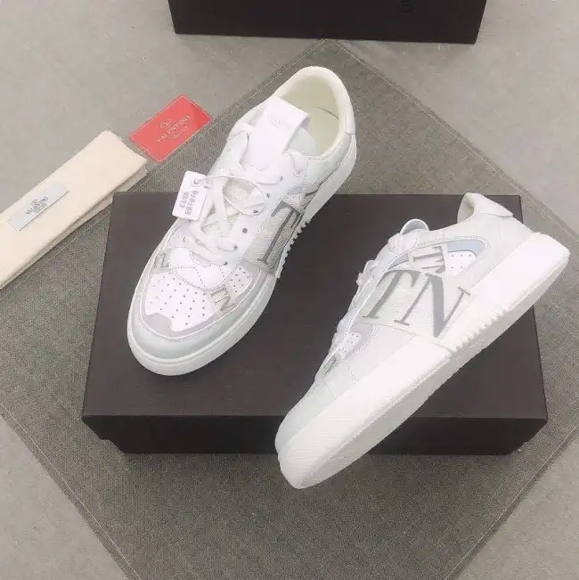 hype Valentino Sneakers