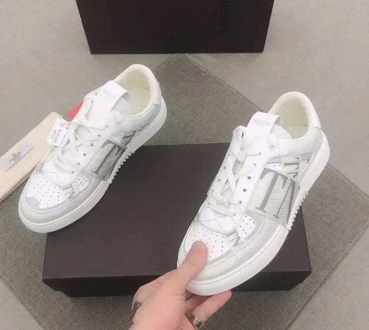 hype Valentino Sneakers