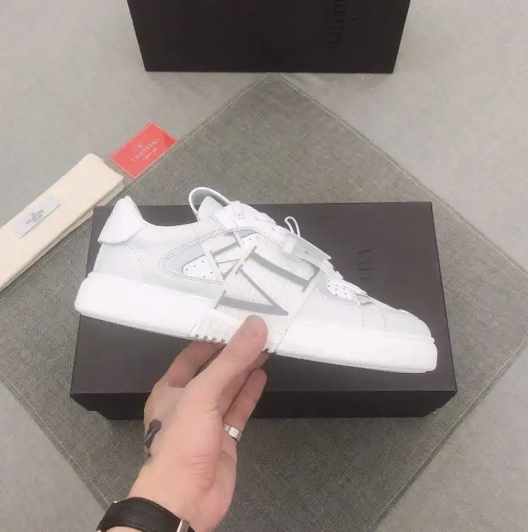 hype Valentino Sneakers