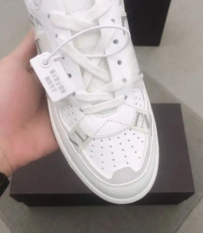 hype Valentino Sneakers